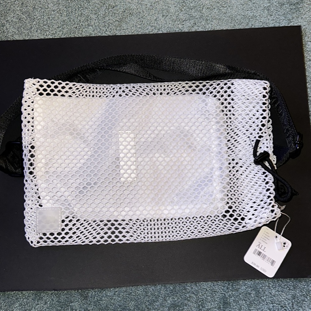 Free People FP Movement Mini Mesh Sling Bag NWT - Picture 4 of 6